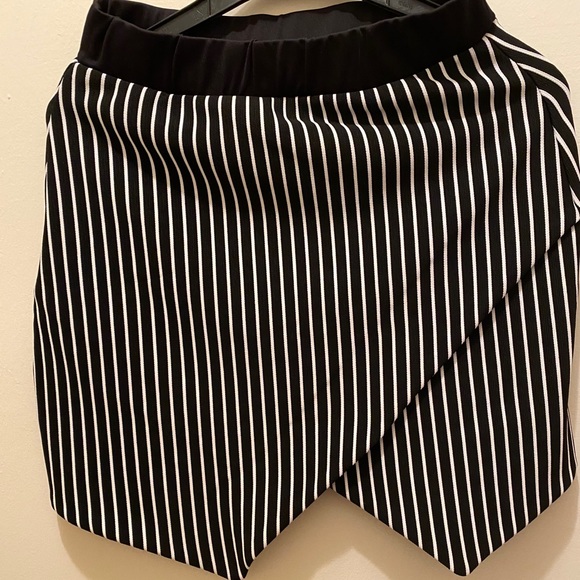 Skirt - Picture 2 of 4